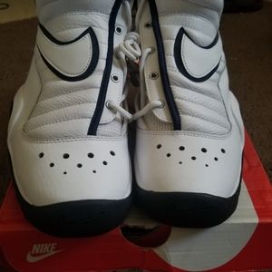 Nike air shakendestruck